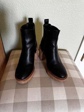 Dolce Vita Jade Black Leather Platform Lug Sole Ankle Boots